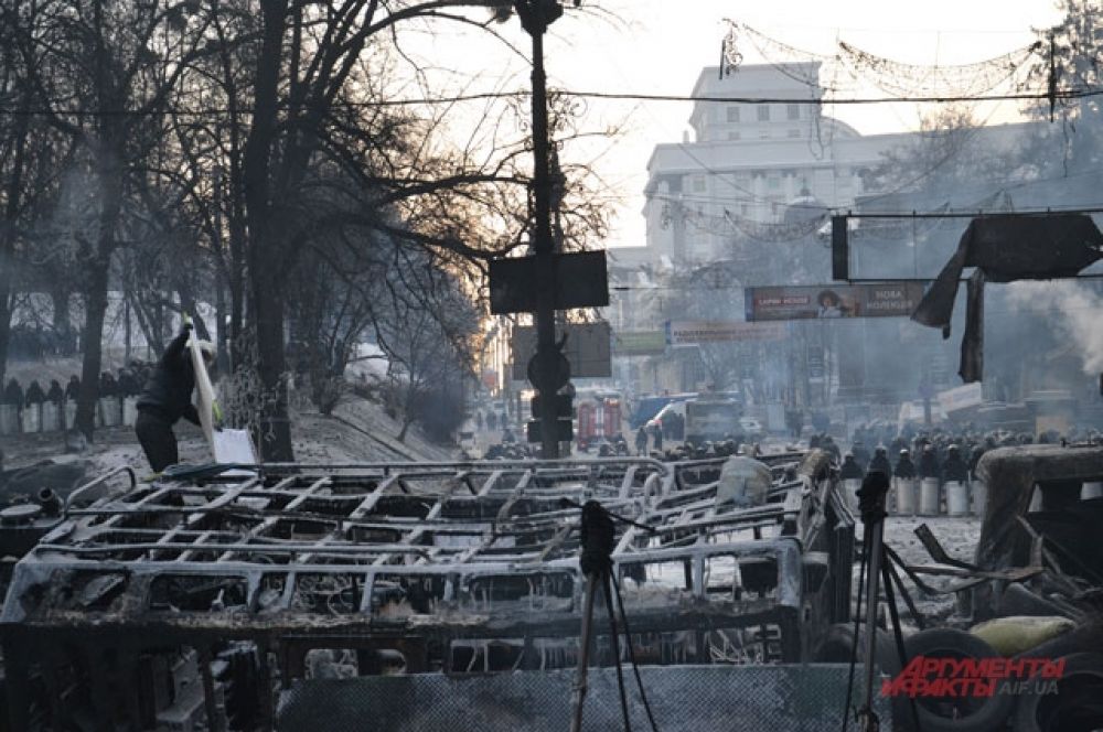 Баррикады на Грушевского покрылись льдом