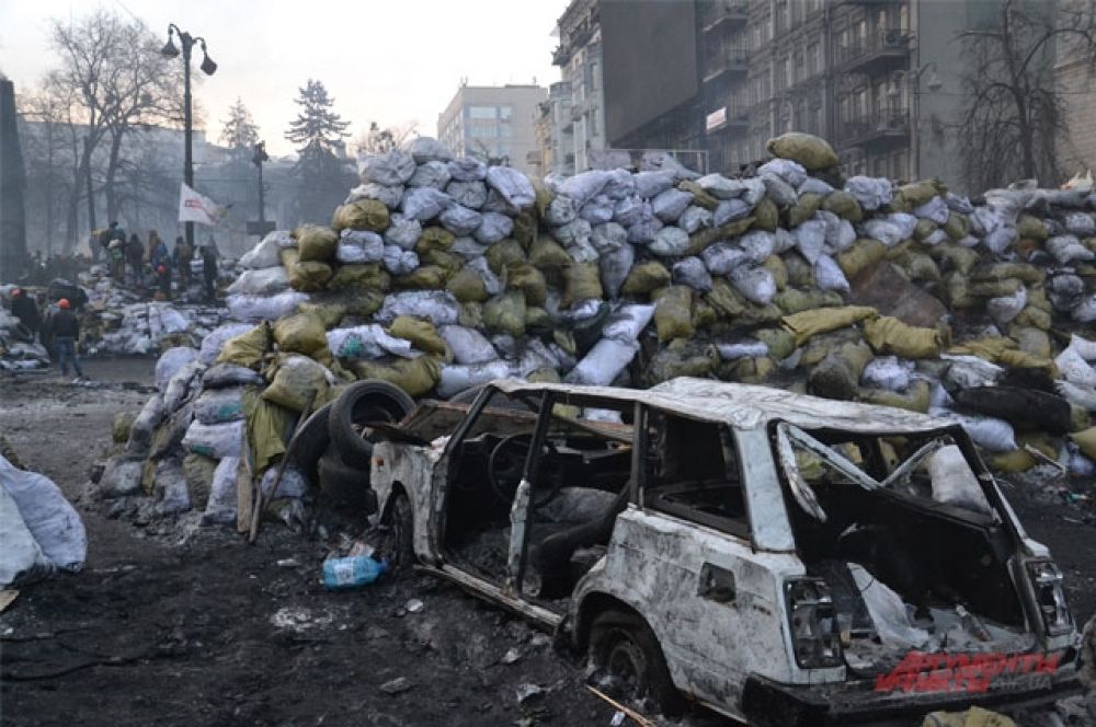 Во время столкновений на Грушевского пострадали не только милицейские машины, но и авто жителей Киева