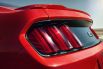 Ford делает ставку не на сложный рисунок светодиодов, а на необычную форму. Задние фонари Mustang GT можно наградить премией за самыми выдающийся рельеф.