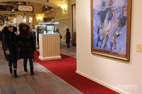 Представленные в ГУМе произведения живописи – это высокотехнологичные реплики. Оригинальные картины хранятся в Институте русского реалистического искусства – увидеть их можно будет 5 февраля, на выставке «Советский спорт» в ИРРИ.