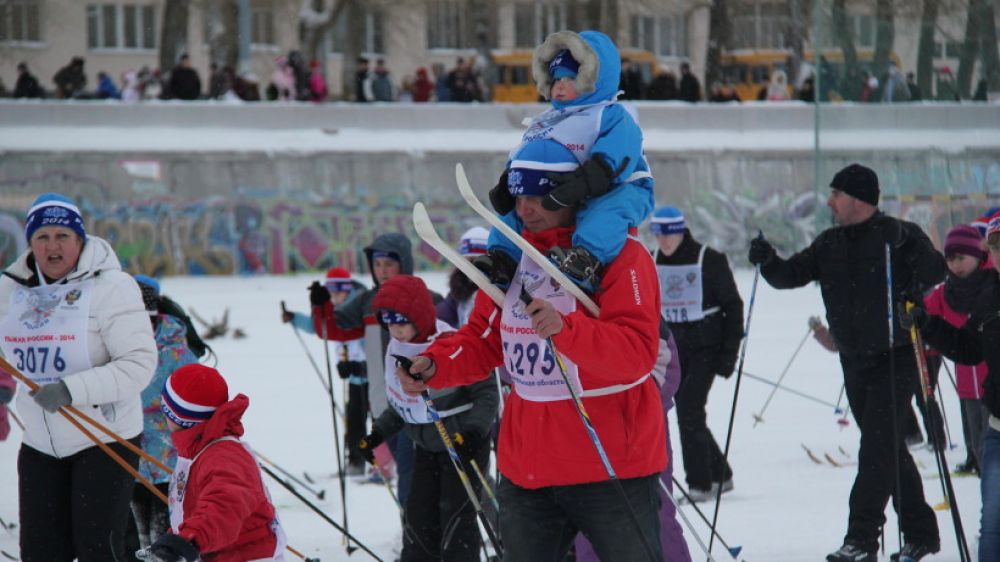 В массовом забеге на 2014 метров участвовали целыми семьями.
