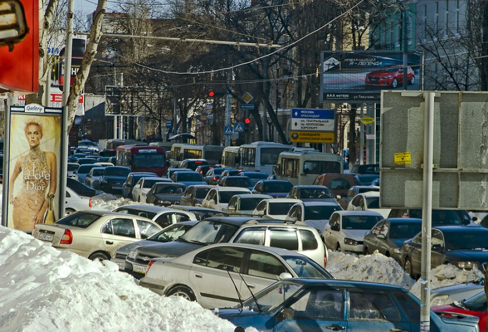 Движение автотранспорта парализовано
