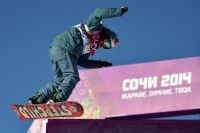 Россиянин Алексей Соболев на тренировке по сноуборду перед началом Олимпийских игр в Сочи