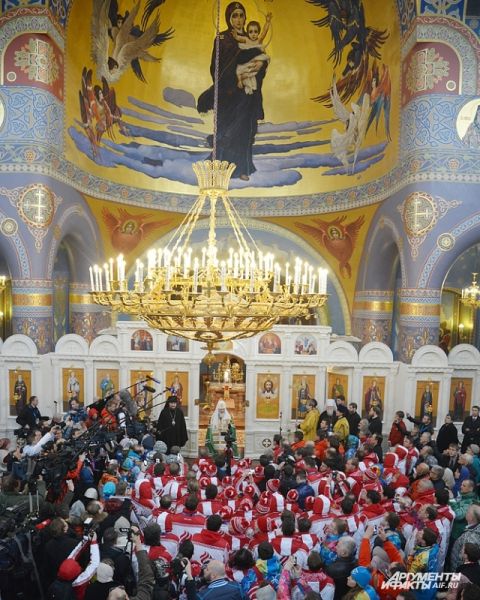 В первый день сборную благославлял патриарх Кирилл - в новом храме построенном в византийском стиле