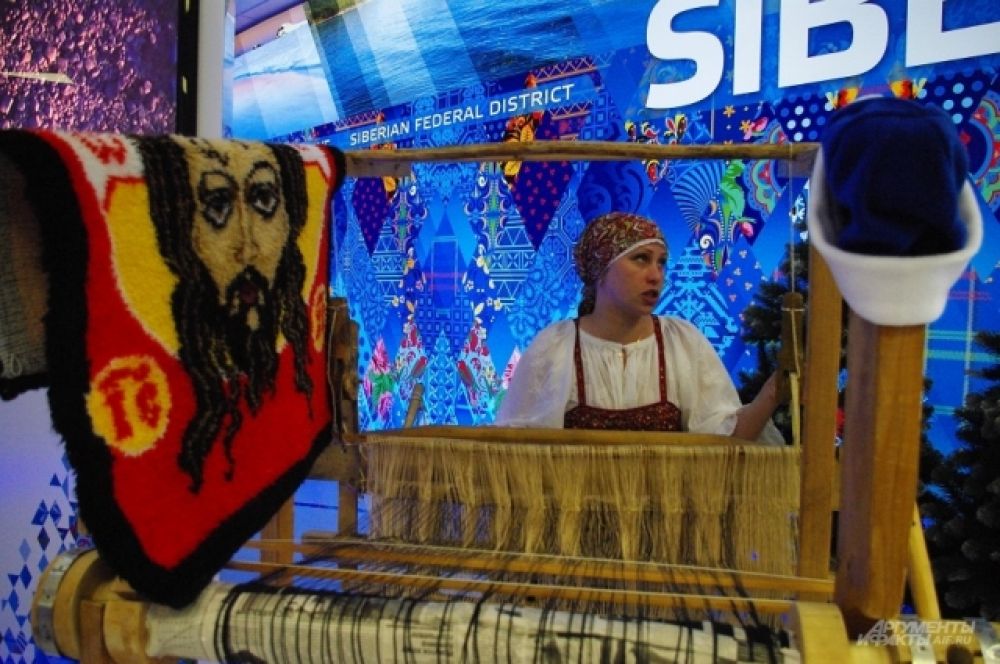 В Сочи привезли настоящий ткацкий станок