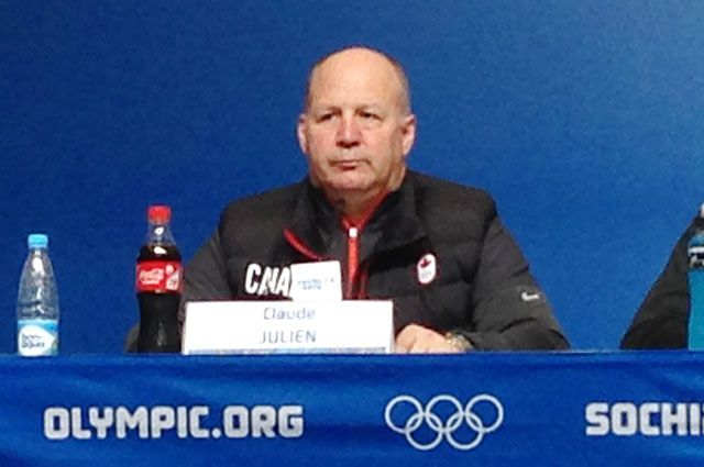 Член тренерского штаба сборной Канады Клод Жульен на пресс-конференции.