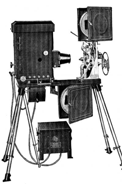 Томас Эдисон также является изобретателем кинетоскопа. В устройстве были реализованы принцип покадрового показа плёнки. При прокрутке со скоростью 15 кадров в секунду у зрителей возникало ощущение того, что объекты на изображении движутся.