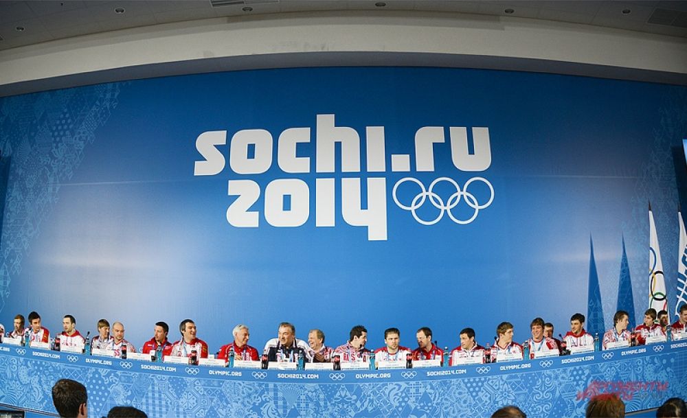После этих соревнований я отправился на пресс-конференцию нашей мужской сборной по хоккею – от этих ребят мы ждём только «золота». Кстати, на пресс-конференцию команда прибыла в полном составе, чего не случалось со времён Олимпиады в Нагано 1998 года.