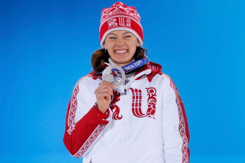 Серебряную медаль нашей команде принесла биатлонистка Ольга Вилухина. Она завоевала серебряную медаль в гонке на 7,5 км.