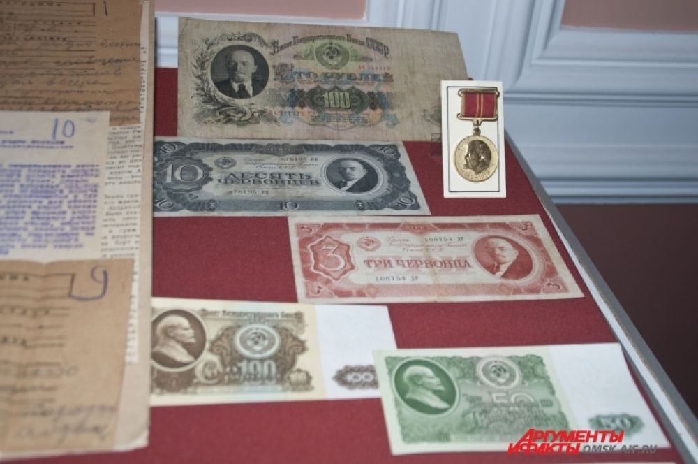 В Омске открылась выставка, посвященная Ленину.