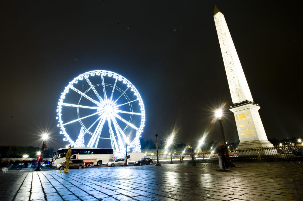 Во Франции было построено 60-метровое мобильное колесо Roue de Paris – благодаря балласту в виде баков с водой, оно не требует постоянного фундамента. Roue de Paris за время своей эксплуатации побывало в Бирмингеме, Манчестере и Амстердаме.