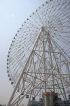 В Китае установлено колесо обозрения «Звезда Наньчана», занимающее второе место в мире по высоте. Особенность этого колеса в том, что оно постоянно движется. Полный оборот колесо совершает за полчаса, в связи с чем у посетителей не возникает трудностей с тем, чтобы подняться на аттракцион.