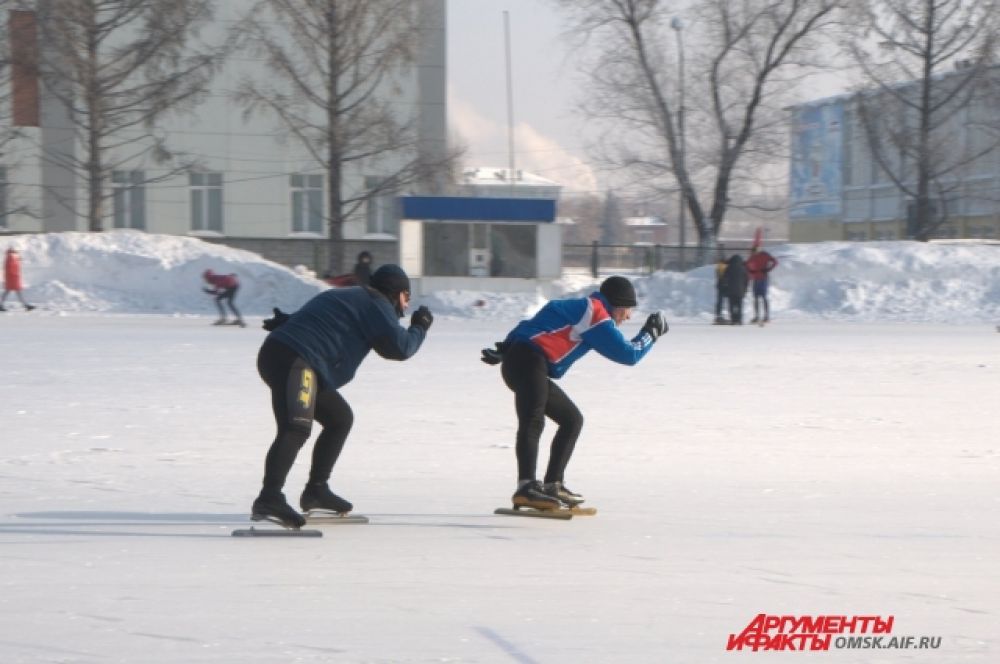 Первенство города по конькобежному сорту состоялось в Омске.