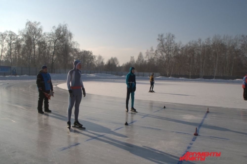 Первенство города по конькобежному сорту состоялось в Омске.