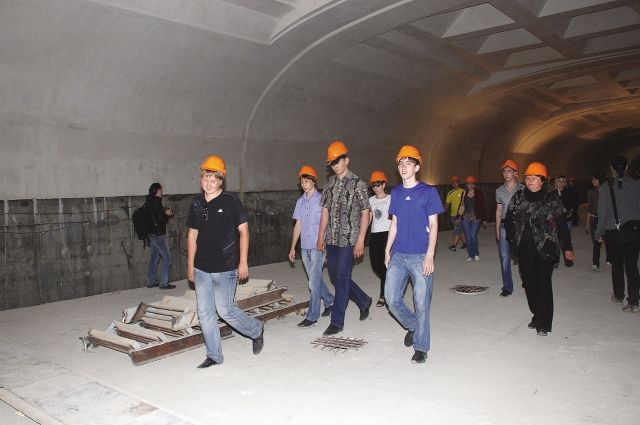 Пока в омское метро ходят только школьники и журналисты с экскурсиями.