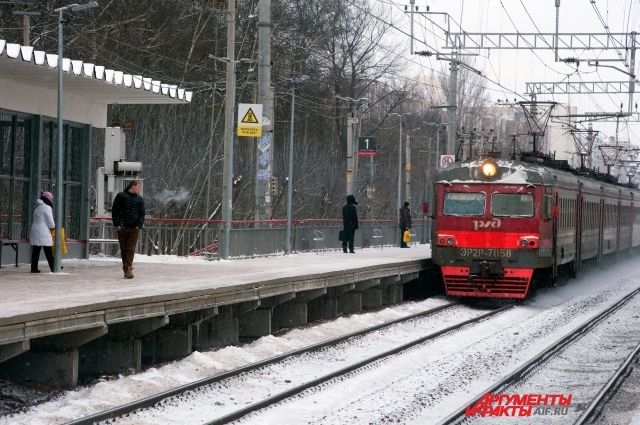 Люберцы подросток электричка. Дедовск Львовская. Что после Дедовска электричка.