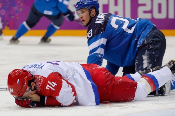 Российская сборная не может завоевать медали с 2002 года, когда возглавляемая Вячеславом Фетисовым команда взяла «бронзу». В Турине в 2006 году россияне были четвертыми, а в Ванкувере четыре года назад вылетели в четвертьфинале, потерпев чувствительное поражение 3:7 от сборной Канады.