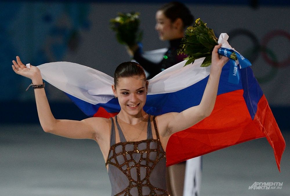 Фигуристка Аделина Сотникова добыла победу на ОИ-2014 в Сочи в женском одиночном катании. Сотникова в четверг получила 149,95 балла за произвольную программу и по сумме двух прокатов (224,59) заняла первое место на пьедестале.