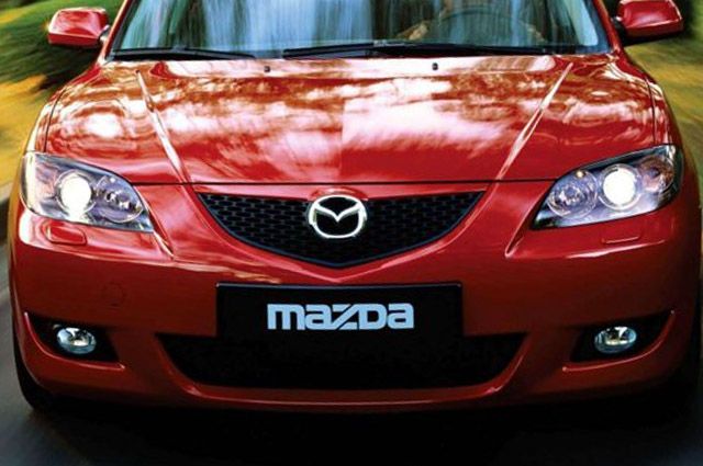 Бампер Mazda Axela примерно так выглядит с высоты роста 11-летнего подростка.