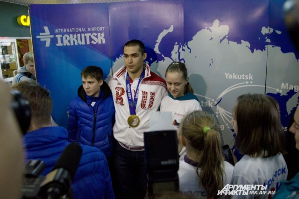 Теперь он кумир сотен тысяч мальчишек и девчонок.