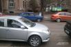 Перед митингом к крымскому парламенту направлялись десятки машин.