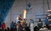 Пять лампад с языками «металлургического» пламени были помещены на лепестки Каменного цветка, который вспыхнул Паралимпийским огнем.