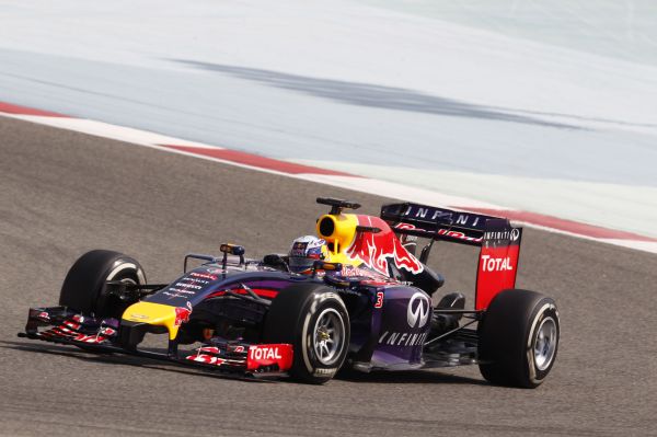 Правда, у новинки Red Bull возникли проблемы с перегревом – из-за экстремально плотной компоновки задней части регулярно перегревается двигатель.