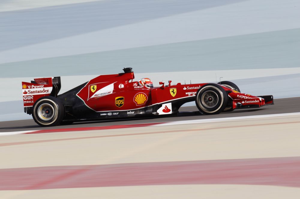 Третьим фаворитом чемпионата специалисты называют Ferrari. Правда, легендарная итальянская «конюшня» уже несколько лет не может выиграть титул.