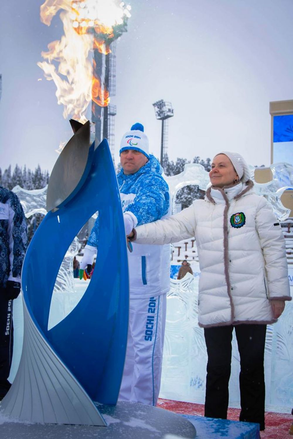 Губернатор Югры Наталья Комарова зажгла чашу Паралимпийского огня.