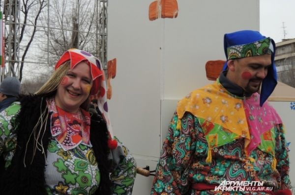 Ряженые и скоморохи – неотъемлемые гости на русских народных гуляньях.
