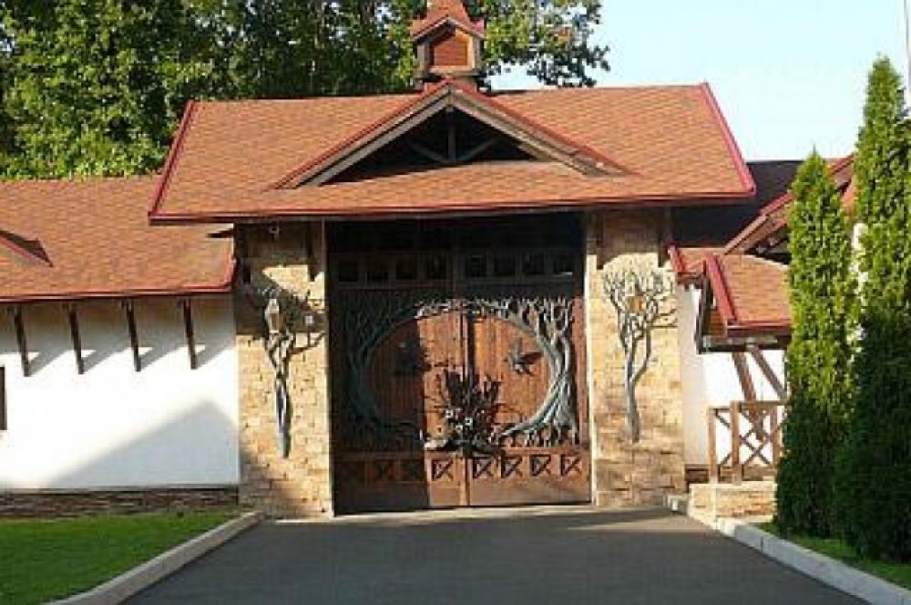 Ворота с северной части поместья