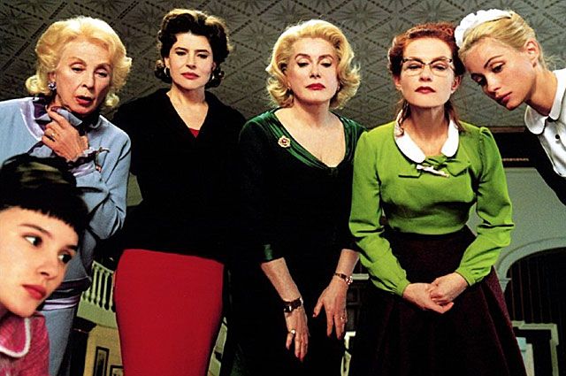 Главные героини мюзикла «8 женщин» Франсуа Озона. 2001 год.