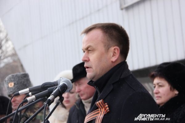 Выступил губернатор Иркутской области Сергей Ерощенко. Он призвал не давать провокатором разжечь пожар войны.