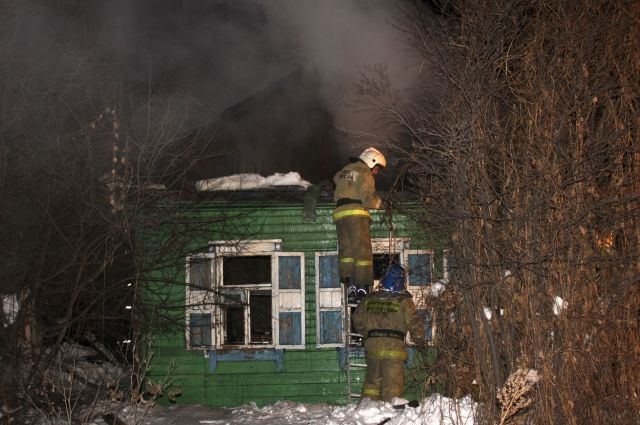 В сгоревшем доме обнаружили тела 4 человек.