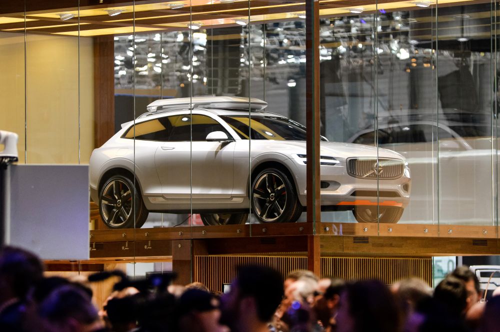 Концепт Volvo XC Coupe – предтеча новому шведскому кроссоверу XC90. Volvo уже тестирует свою новинку, а пока компания готова показать только концепт, в котором продемонстрирован ряд дизайнерских решений XC90.