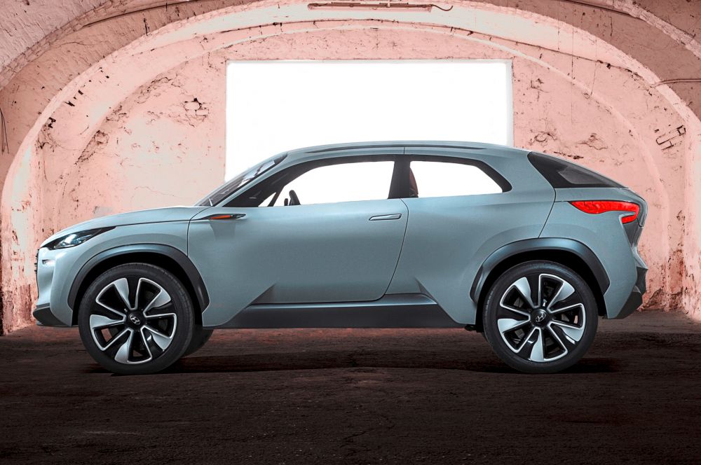 Hyundai представила концепт кроссовера Intrado. Впоследствии компания планирует построить на его базе линейку компактных кроссоверов.