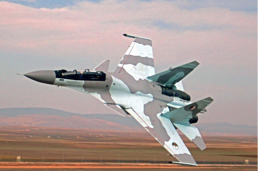 В 1992 году ВВС России получили многоцелевой истребитель Су-30, созданный на базе машины Су-27. Это первый в мире серийный самолёт, обладающий сверхманевренностью. Состоит на вооружении российской, китайской, венесуэльской и других армий.