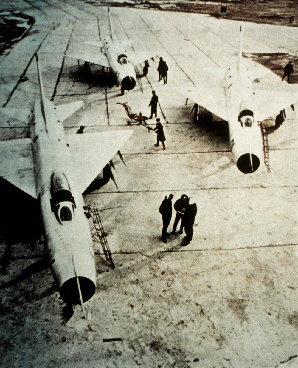 В 1957 году свой первый полёт совершил Су-9, первый в мире истребитель-перехватчик, созданный как составная часть единого комплекса перехвата. Су-9 применялся для борьбы с разведчиками Lockheed U-2 и другими машинами этого класса.