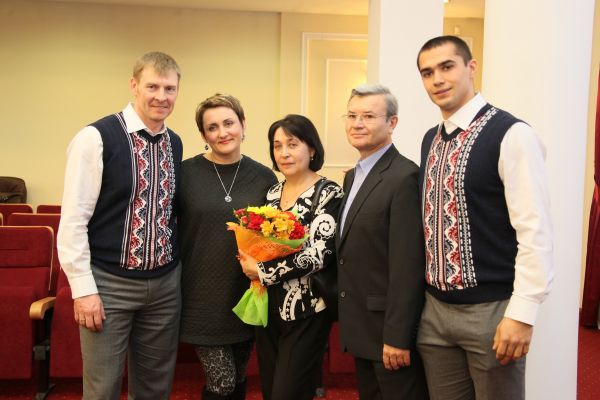 Александр Зубков с женой и семья Негодайло.