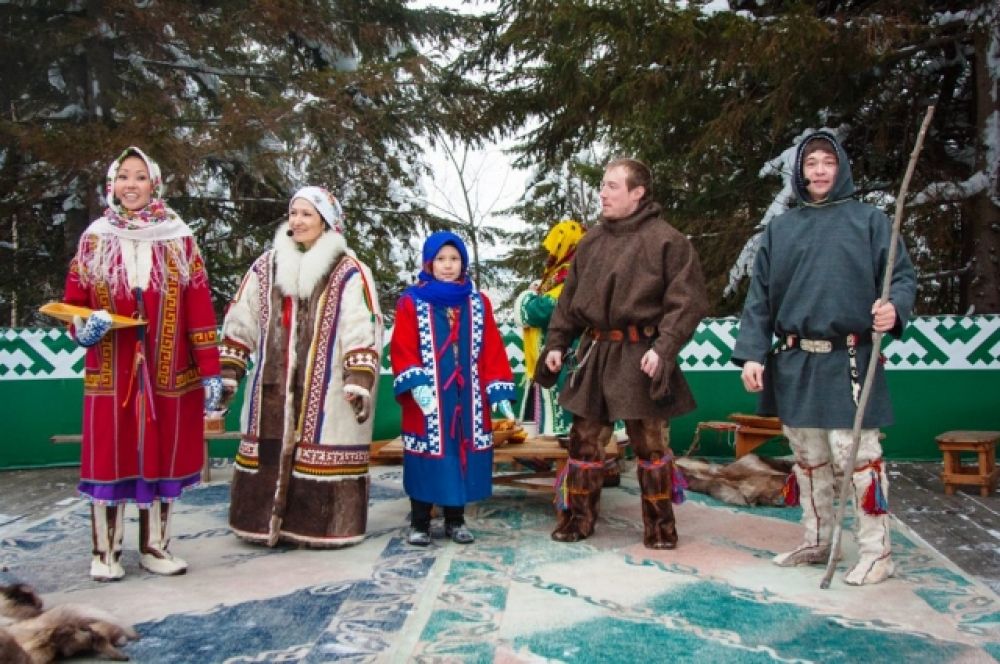 Каждый год праздник собирает много зрителей, в этом году на обряд посмотрели и гости фестиваля «Дух огня».