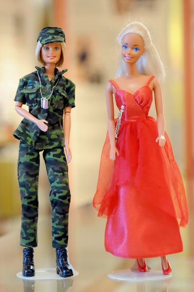 В итоге кукла Барби стала культовой. Компания FIAT даже представила специальную модель своей машины – 500 Barbie, выкрашенную в розовый цвет. Событие было приурочено к 50-летию куклы.