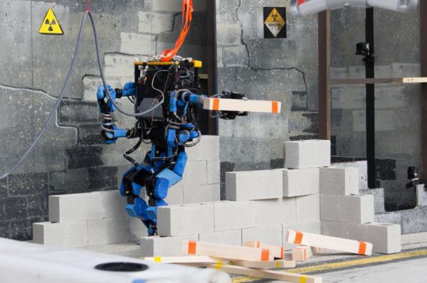 На этом гонки роботов были прекращены, всплеск интереса к ним резко спал. Однако в 2012 году под эгидой DARPA состоялись другие соревнования роботов – антропоморфных механизмов, выполняющих определённые задания жюри. Отборочные соревнования DARPA Robotics Challenge состоялись в декабре – победу на них одержал робот S-One японской команды SCHAFT. Заключительный этап соревнований пройдёт в декабре этого года.