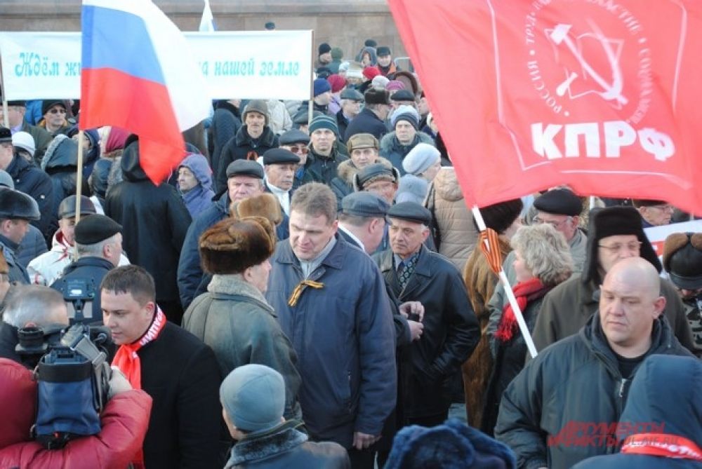 КПРФ в этом вопросе – заодно с властью. В центре снимка – Алексей Куринный
