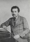 В 1905 году были опубликованы три выдающиеся статьи Альберта Эйнштейна, в одной из которых впервые была описана Специальная теория относительности – наивысшее достижение учёного.