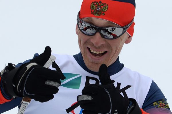 Биатлонист Николай Полухин завоевал золотую медаль в гонке на 15 км среди мужчин в категории «с нарушением зрения».