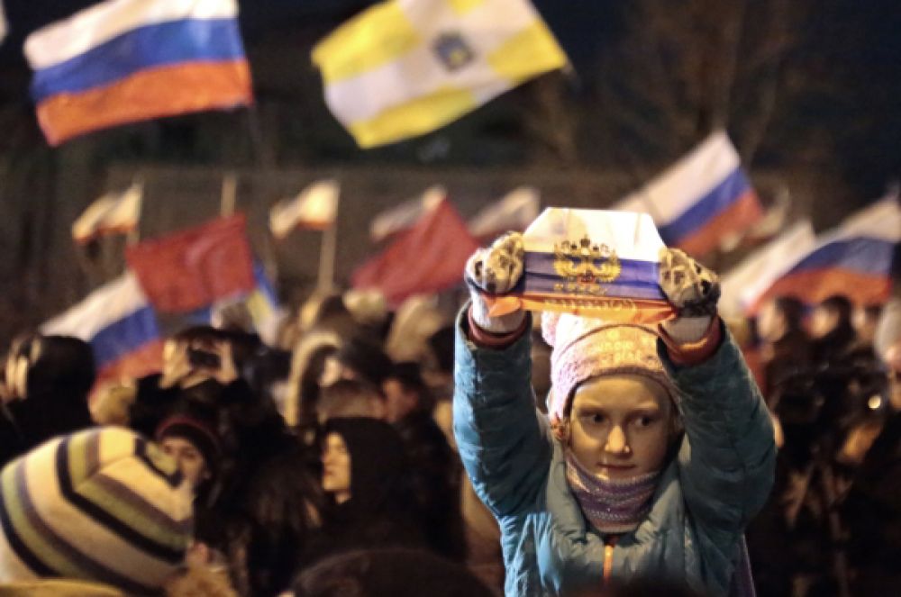 «Мы сделали это, мы победили! Именно мы, крымчане, за эти две недели перевернули весь мир вверх ногами и сказали, что именно мы вернёмся домой, в Россию!» — заявил спикер Верховного совета Крыма Владимир Константинов.