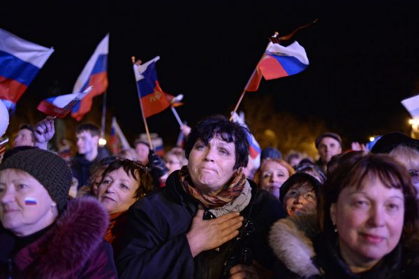 После закрытия избирательных участков, когда предварительные итоги уже были объявлены, на площади Ленина в Симферополе начался праздничный концерт.