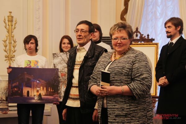 Победителю, Камилю Багаутдинову, заслуженную награду вручила лично Татьяна Ившина, министр искусства и культурной политики.