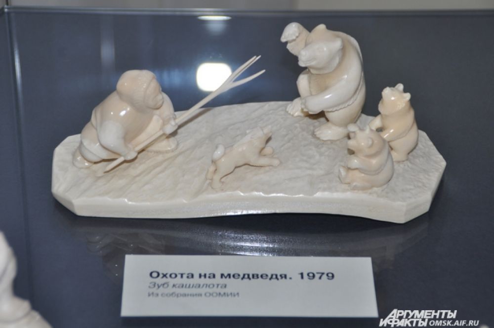 Работы омского художника-костореза Александра Синицких.
