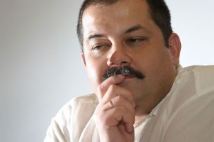 Писатель Сергей Лукьяненко.